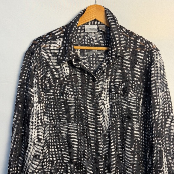 Chico's Women ButtonUp Long Sleeve Velvet Burnout Silk Shirt Sz 2 = USL/12 Party - Picture 2 of 15